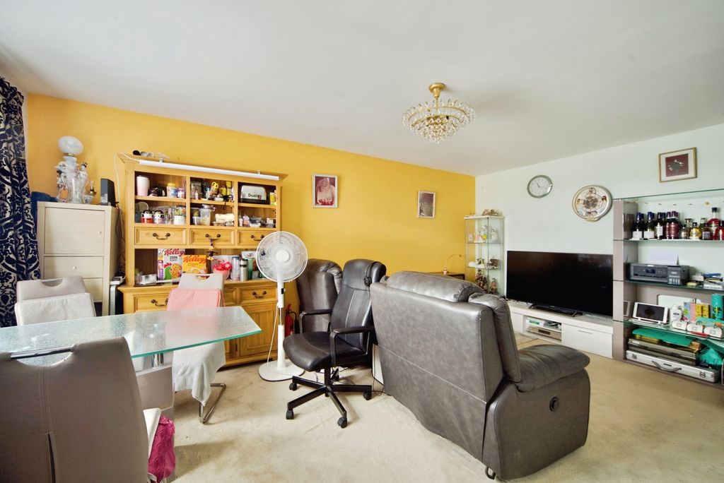 Property photo 2 of 17 Photo
