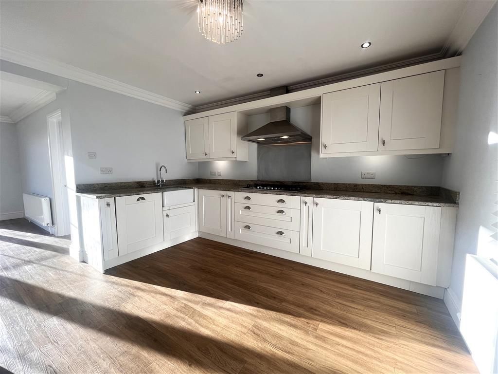 Property photo 2 of 11 Kitchen