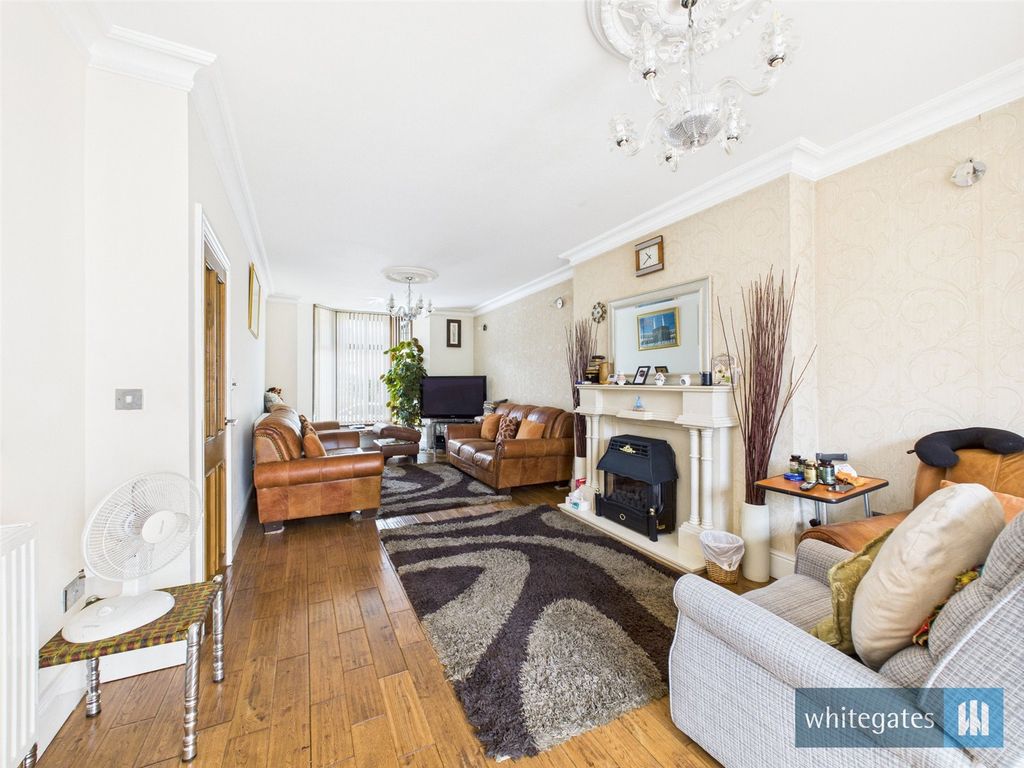 Property photo 3 of 33 Picture No. 02
