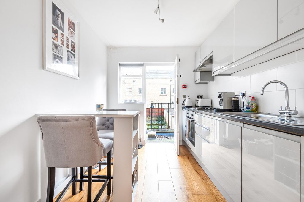 Property photo 3 of 7 Picture No. 10