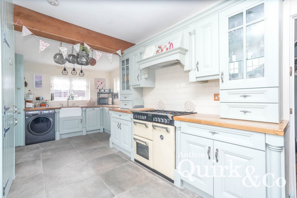 Property photo 2 of 21