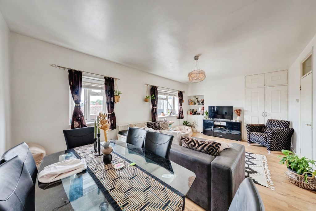 Property photo 3 of 18 A7S09495Hdr