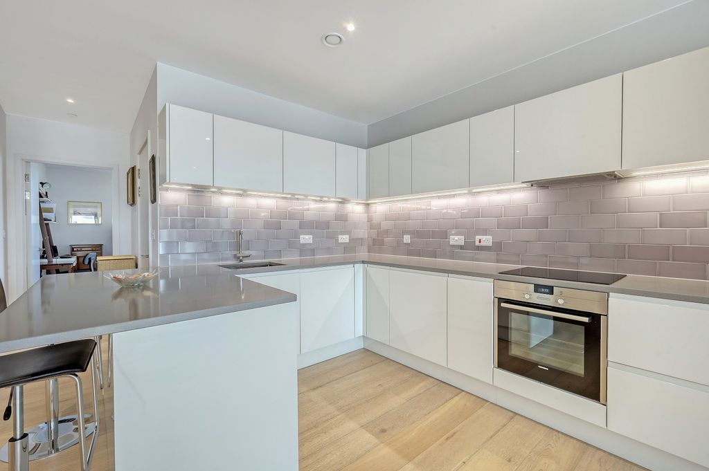 Property photo 3 of 23 5350032