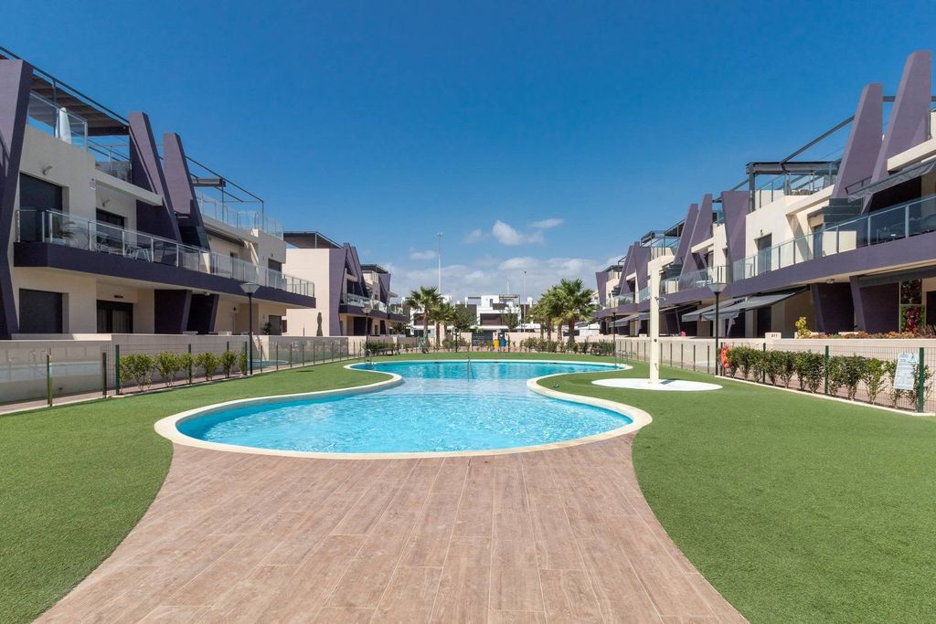 Property photo 2 of 44