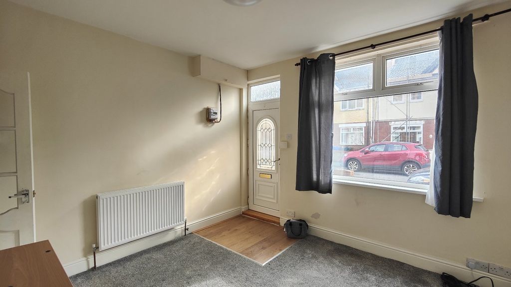 Property photo 2 of 11 Picture No. 15
