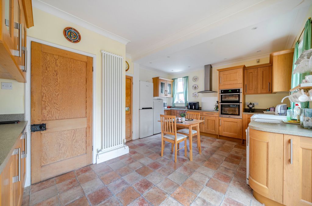 Property photo 3 of 25 1404004-19-6981Ef...