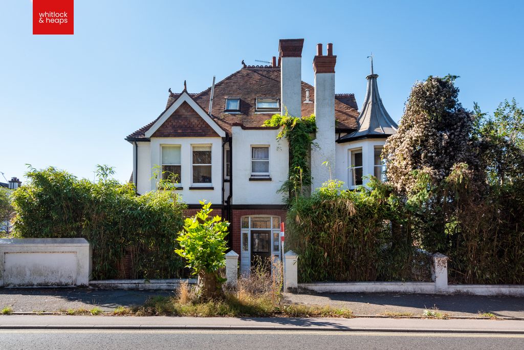 Property photo 1 of 12 Front