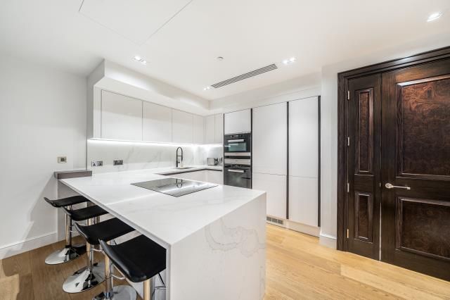 Property photo 3 of 17 Kitchen