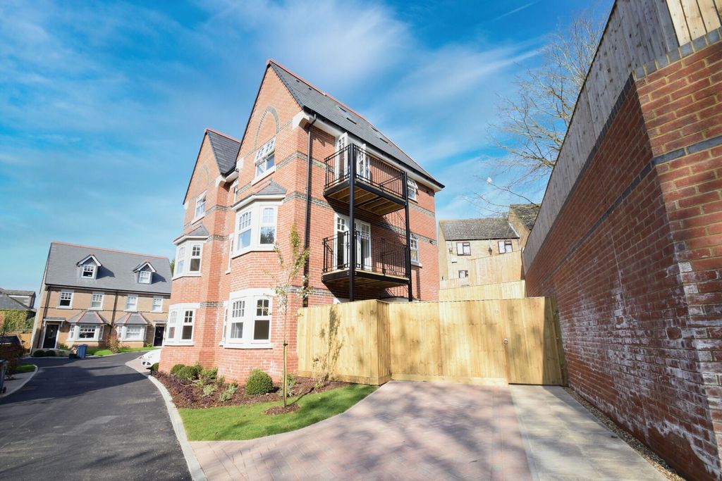 Property photo 1 of 8 Picture No. 10