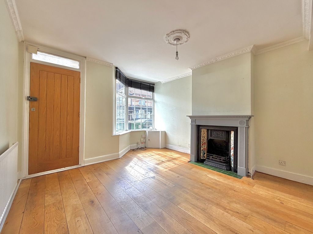 Property photo 2 of 11 Photo 1