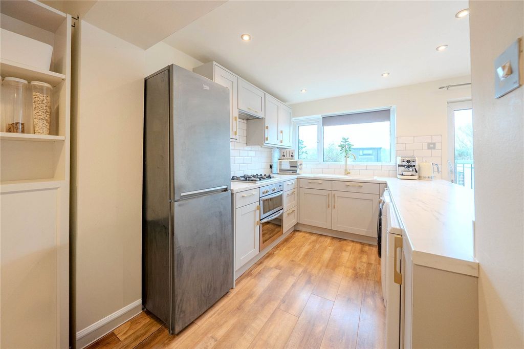 Property photo 3 of 11 Picture No. 02