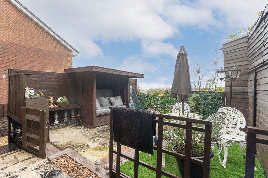 Property photo 2 of 20