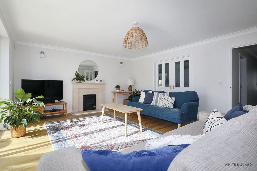 Property photo 3 of 17