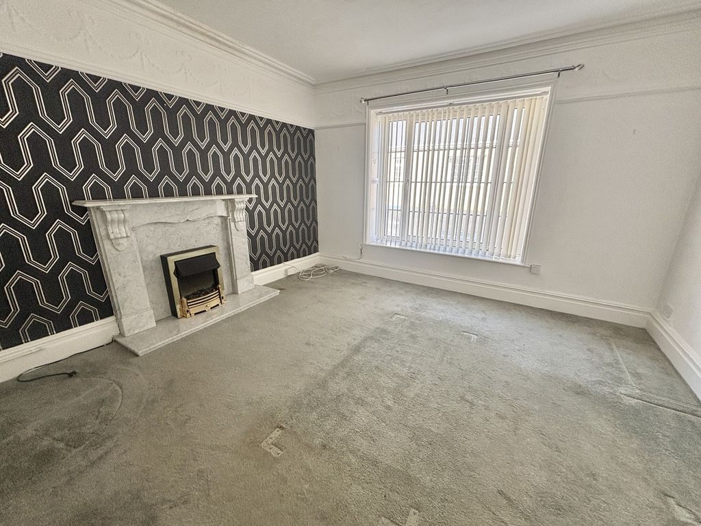 Property photo 2 of 15 Maisonette