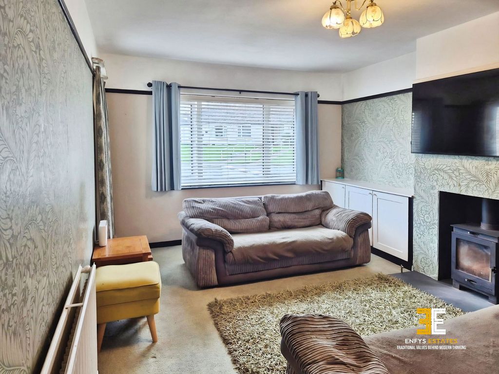 Property photo 2 of 27