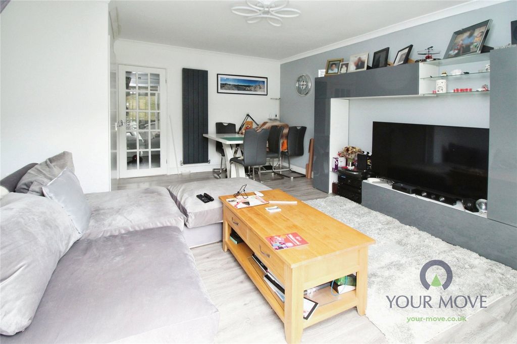 Property photo 3 of 10 Lounge 2