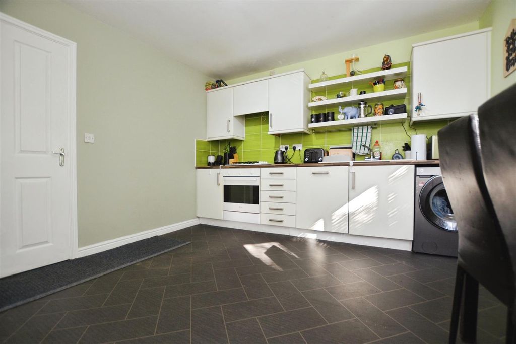 Property photo 3 of 23 Kitchen