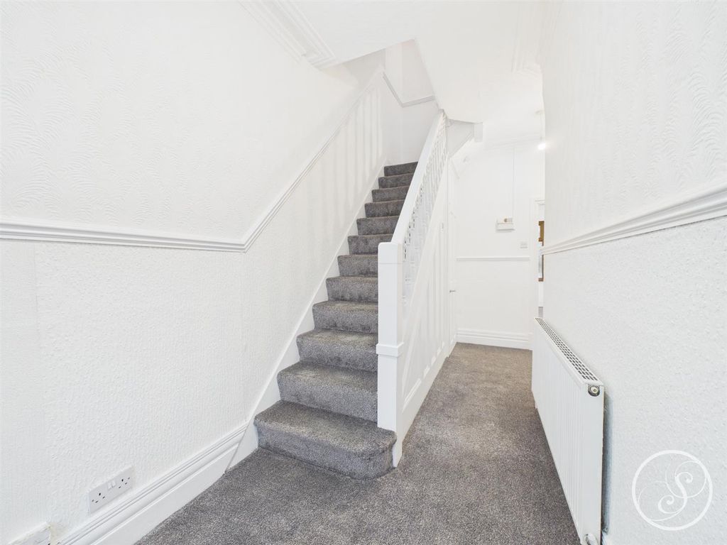 Property photo 2 of 26 Hallway