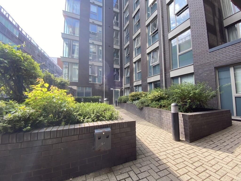 Property photo 2 of 8 Bright And Well-Maintained Entrance Area Of A Mode...