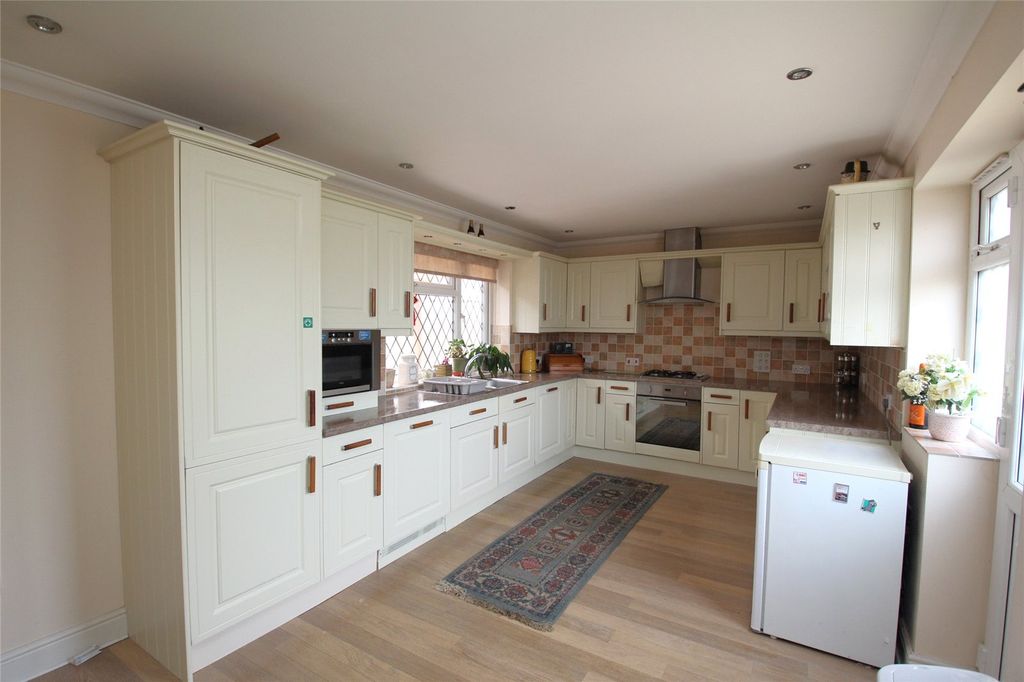Property photo 3 of 19 Picture No. 16