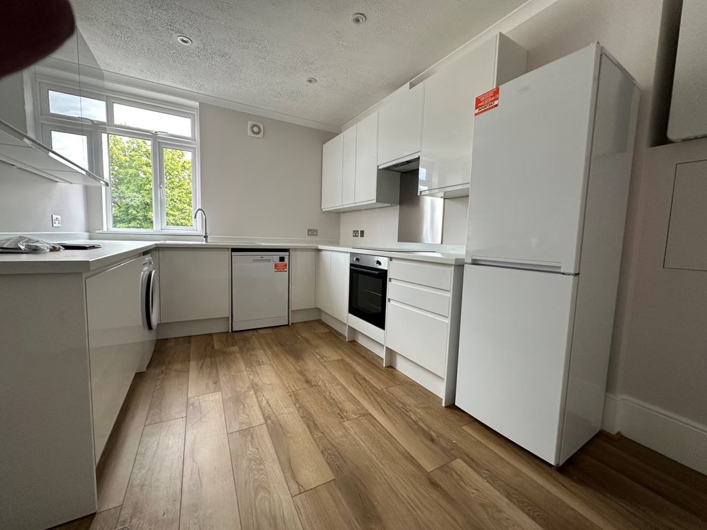 Property photo 2 of 11 Kitchen