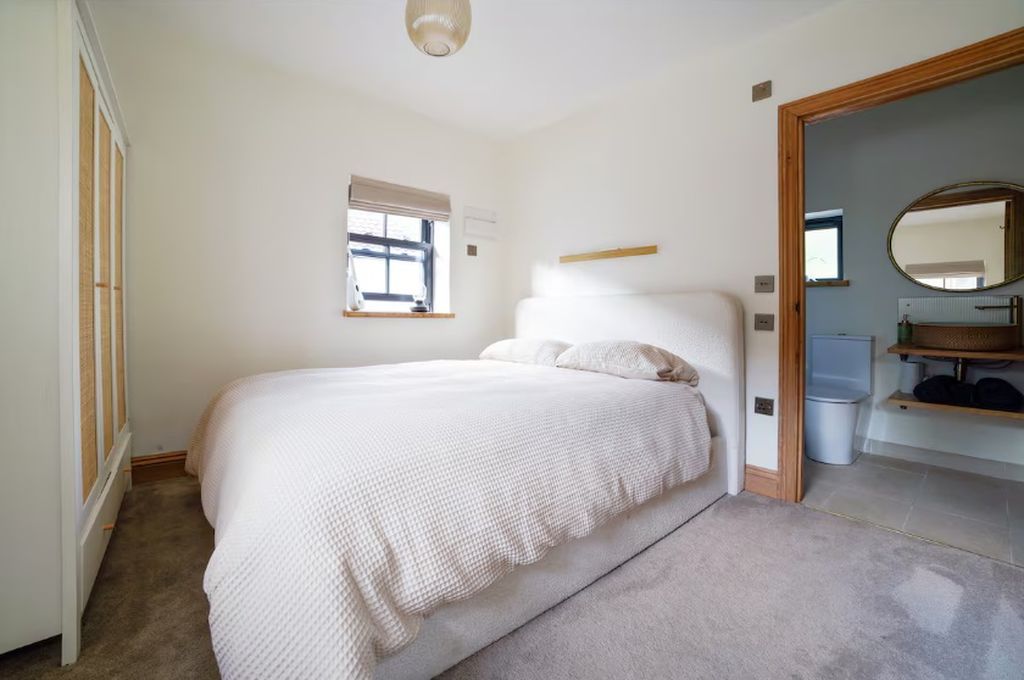 Property photo 3 of 7 Bedroom