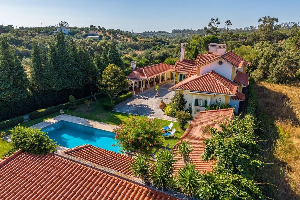 Property photo 1 of 58 Farm With Pool In Ourém — 4-Bed House 15 Minutes From Fátima - Furnished