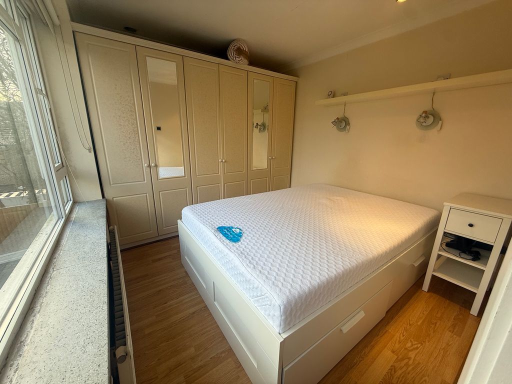 Property photo 3 of 7 Bedroom