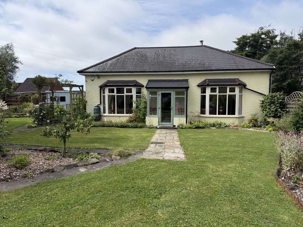 Property photo 2 of 27