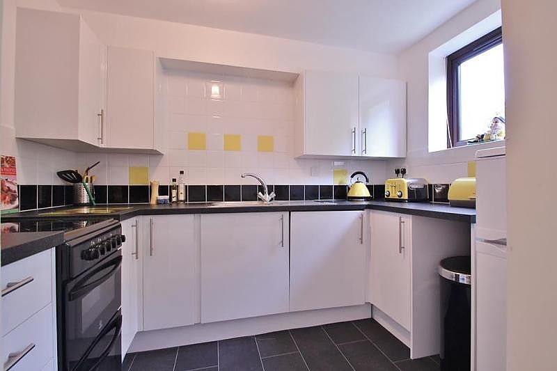 Property photo 2 of 6 Kitchen