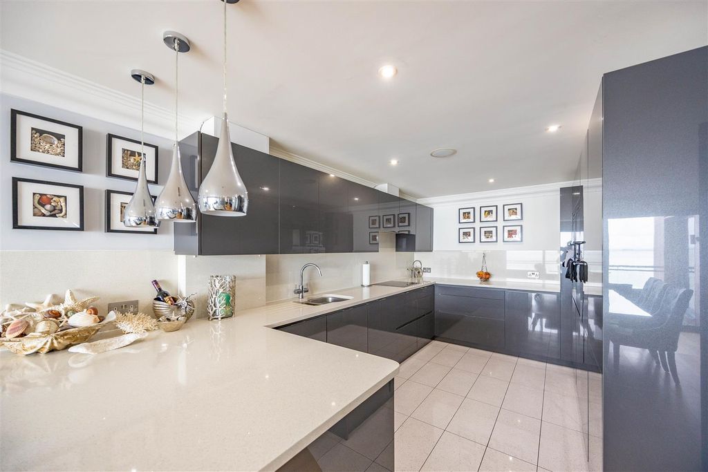 Property photo 3 of 44 Kitchen