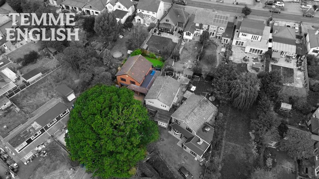 Property photo 3 of 32