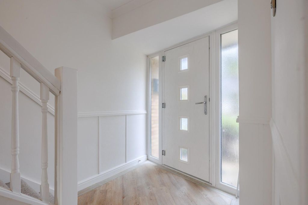 Property photo 3 of 23 Entrance