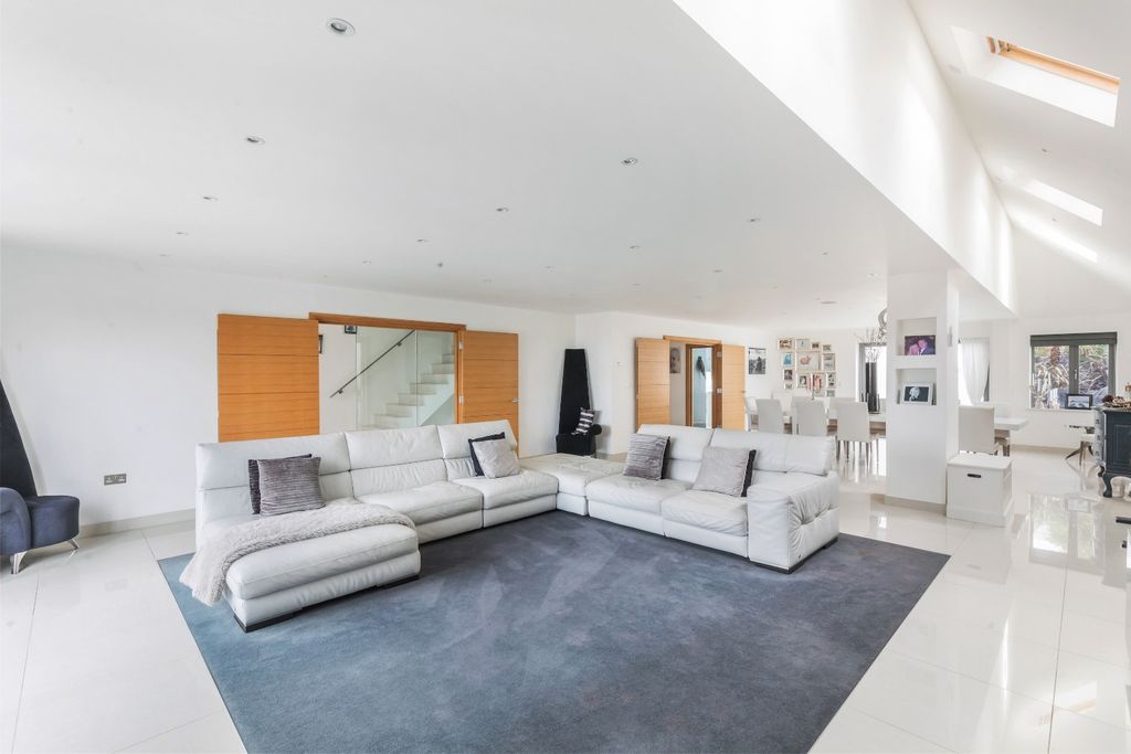 Property photo 3 of 49 4983464