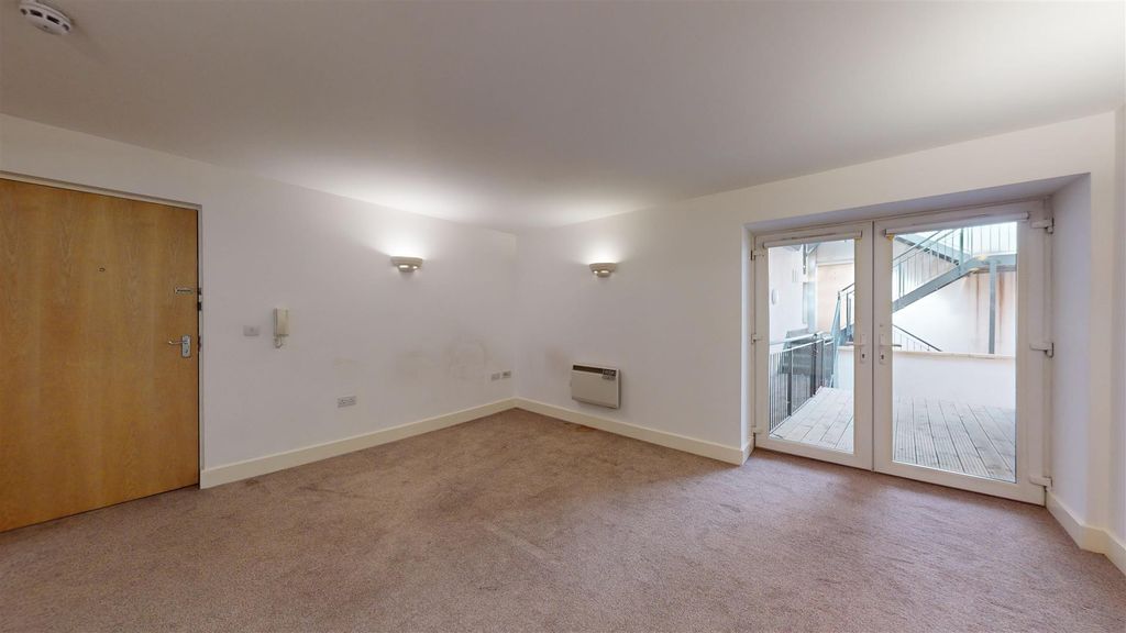 Property photo 2 of 8 West-Gate-Street-07312024_130514.Jpg