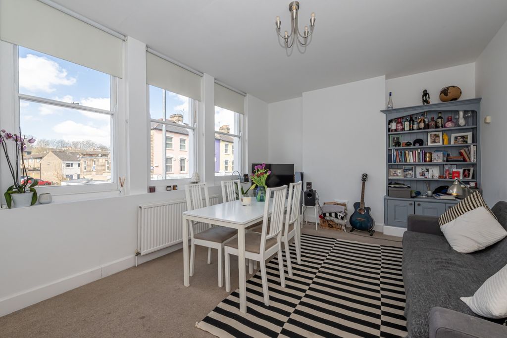 Property photo 2 of 14 4048795