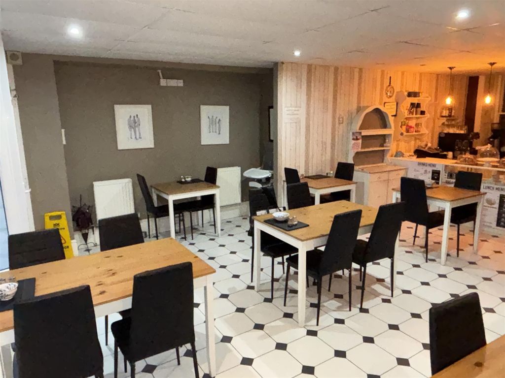 Property photo 1 of 7 Photo 0