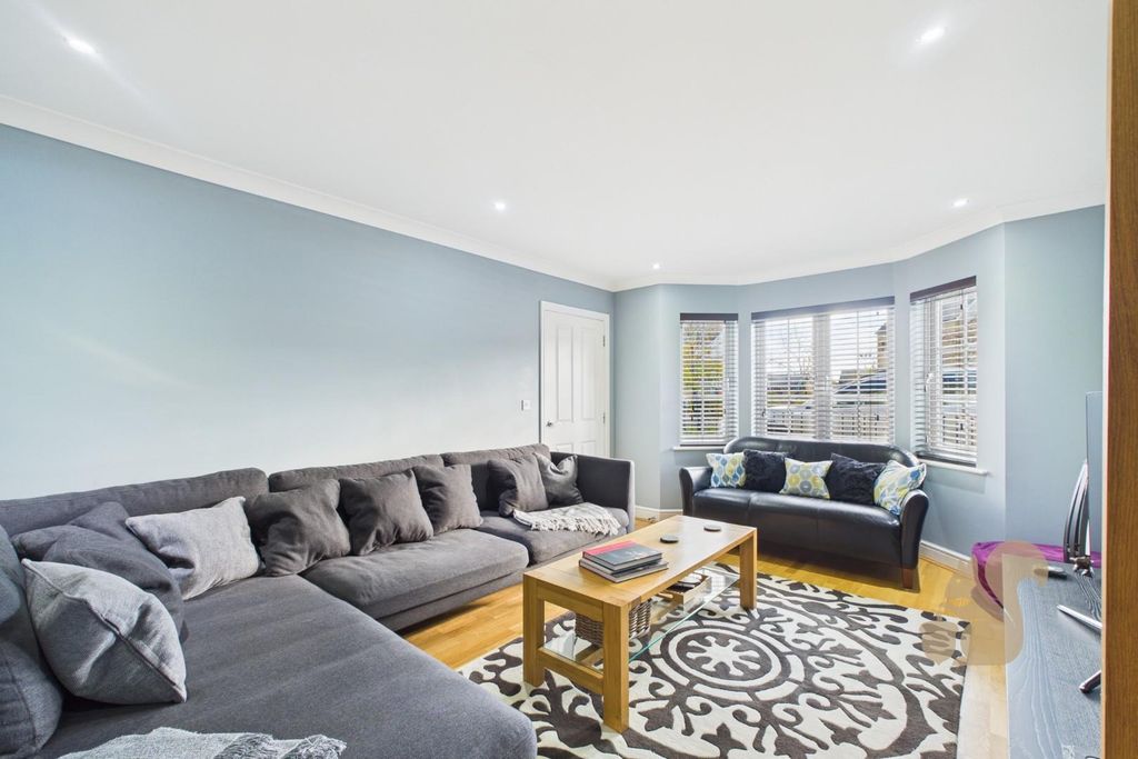 Property photo 3 of 22 Cam01659G0-Pr0640-Still003.Jpg