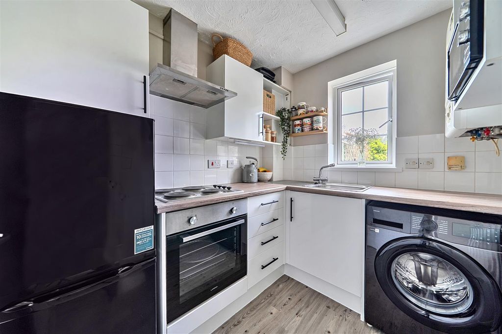 Additional image 5 of 1 bed property for saleDryden Close, Fareham, Hampshire PO16