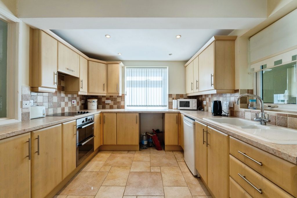 Property photo 2 of 18 Pbox-Img.Jpg