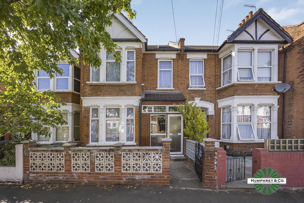 Property photo 1 of 23 173 Twickenham Road -004.Jpg