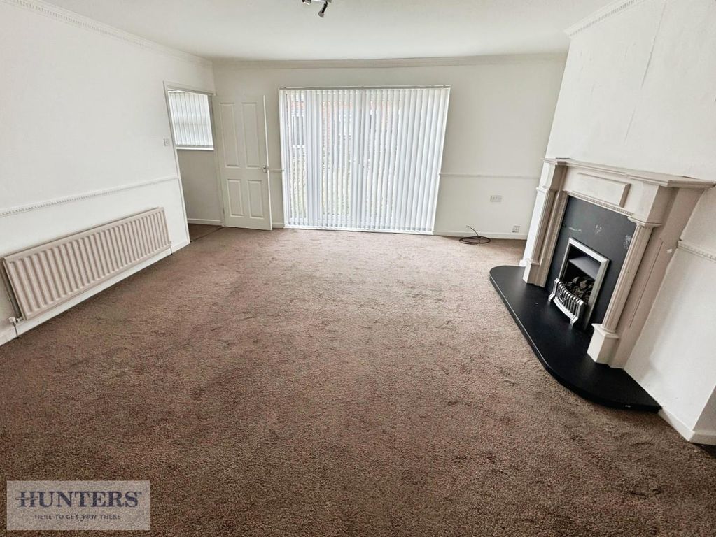 Property photo 3 of 10 Lounge