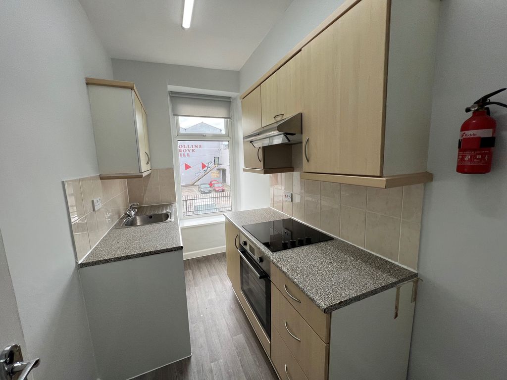 Property photo 2 of 6 Kitchen