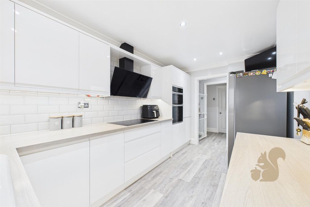 Property photo 2 of 24 Kitchen