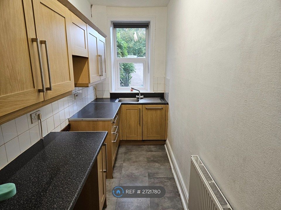 Property photo 2 of 7 Kitchen
