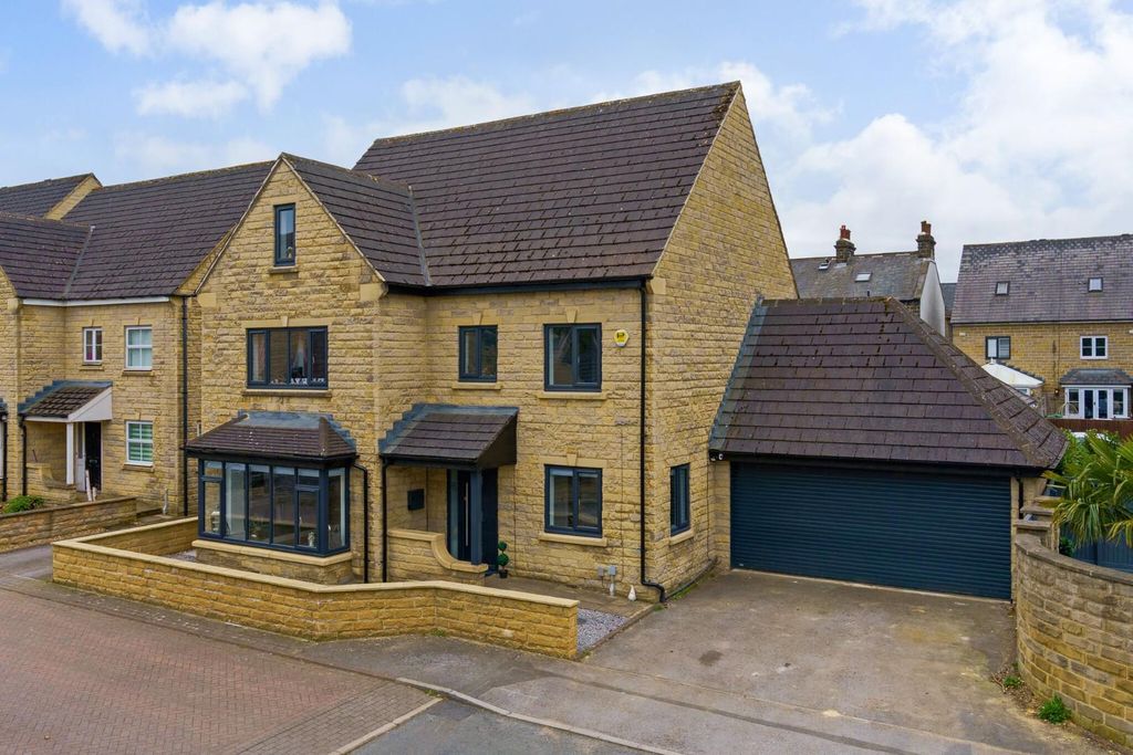 Property photo 1 of 42 87787_6 Cairn Avenue Guiseley  (2)_Low.Jpg