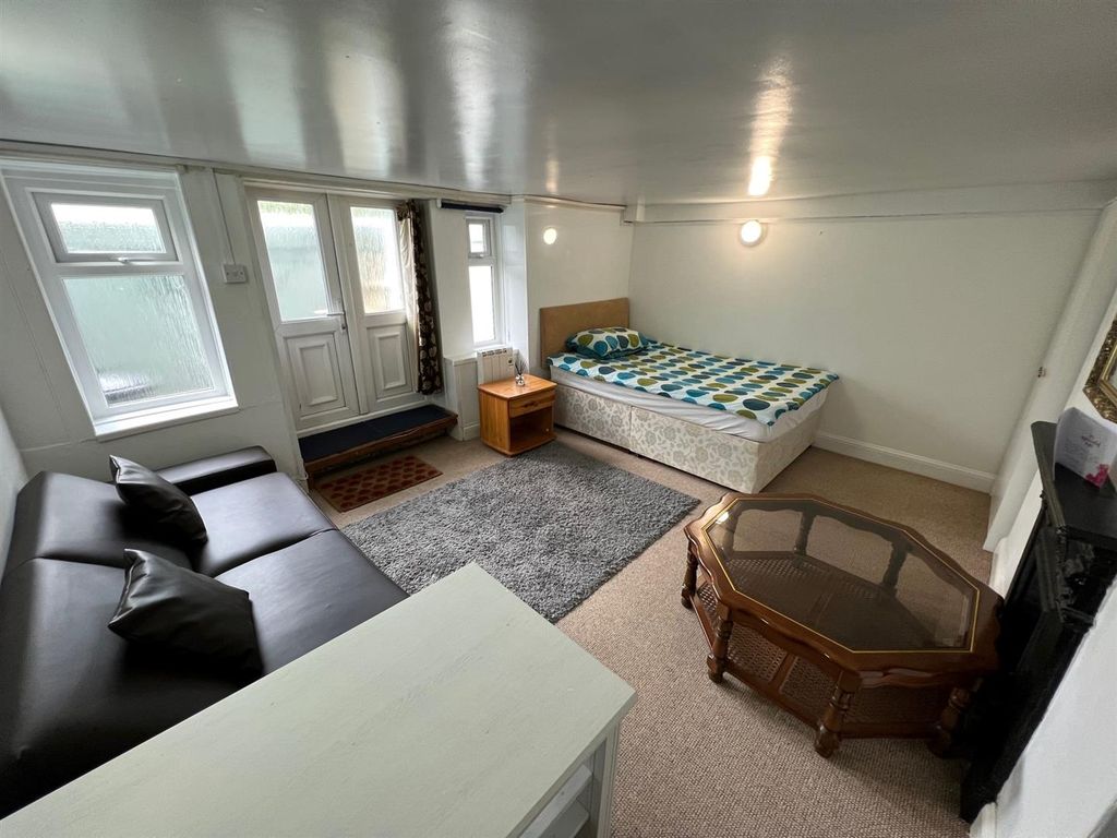 Property photo 3 of 8 10.Jpg