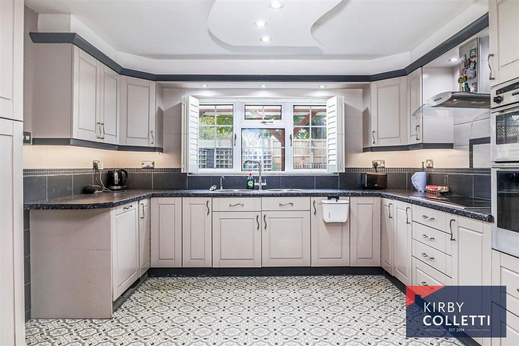 Property photo 3 of 30