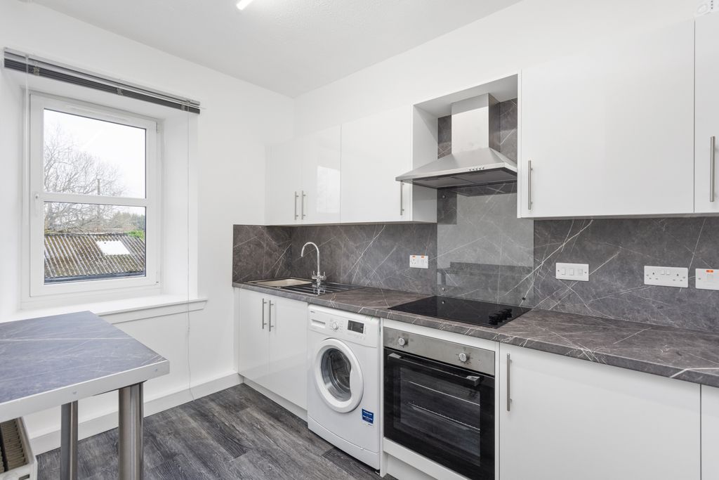 Property photo 1 of 9 67c Grahams Road 09