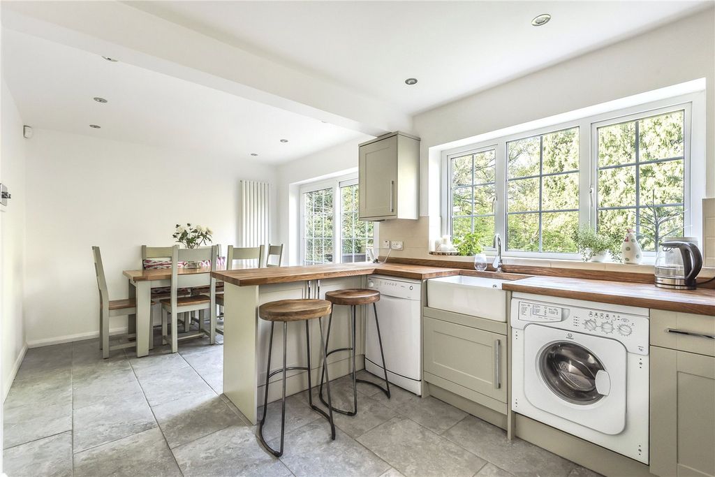 Property photo 3 of 10 Kitchen/Breakfast Rm